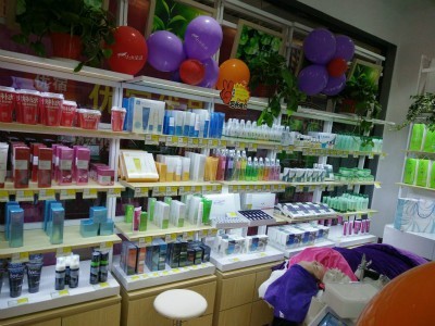 加盟化妝品店怎么樣？小資生活化妝品加盟，財富之路不停息